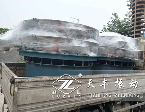 寧夏TS2000振動篩已發(fā)貨,丁經(jīng)理請注意查收！